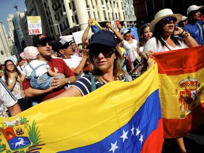 Opositores venezolanos se manifiestan en Madrid para pedir democracia, en 2016.