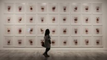 'Mírame! Retratos y otras ficciones', de la Colección La Caixa de Arte Contemporáneo, que se muestra en el espacio cultural de CaixaForum Sevilla, espacio cultural que se ha inaugurado hoy en la capital hispalense, con más de 7.500 metros cuadrados, el octavo de estas características en España y el tercero más importante por su capacidad. EFE/José Manuel Vidal