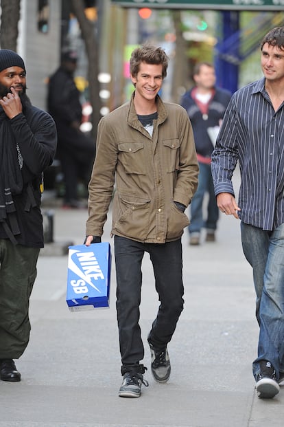 Con parka militar y unas Nike recién compradas por las calles de Nueva York.