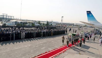 Las autoridades iraníes rinden homenaje en Teherán a las víctimas de la estampida de La Meca (Arabia Saudí), el 3 de octubre de 2015.