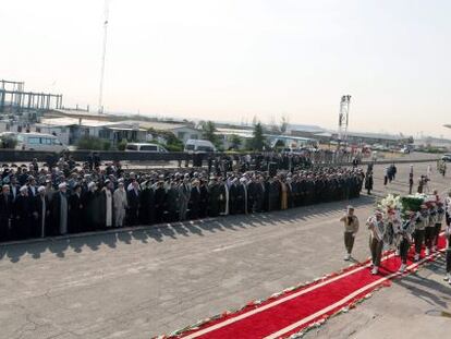 Las autoridades iran&iacute;es rinden homenaje en Teher&aacute;n a las v&iacute;ctimas de la estampida de La Meca (Arabia Saud&iacute;), el 3 de octubre de 2015.