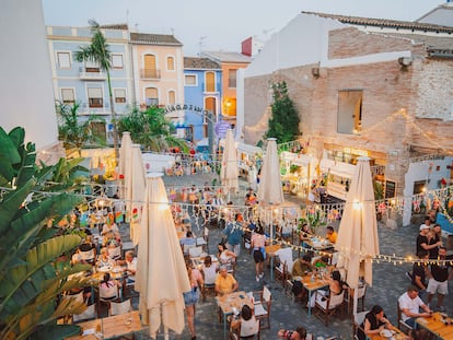 Terraza del restaurante Els Magazinos, en la localidad alicantina de Dénia.