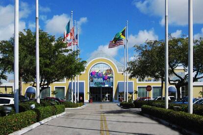 Fachada del Mall de las Américas en Miami.