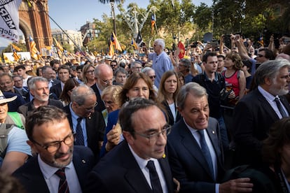 Líderes de Junts se dirigen en comitiva al Parlament sin Carles Puigdemont.