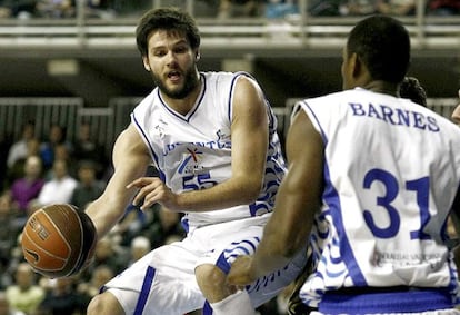 Ivanov y Barnes, en un partido contra el Real Madrid.