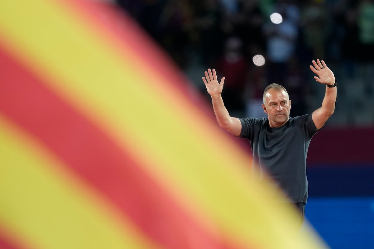 Hansi Flick prolonga su contrato con el Barcelona hasta 2027