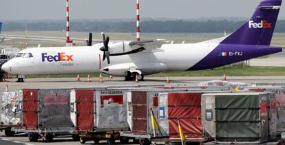 Un avión comercial en el aeropuerto Vaclav Havel de Praga (República Checa).