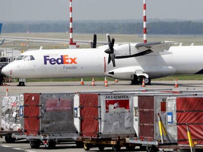 Un avi&oacute;n comercial en el aeropuerto Vaclav Havel de Praga (Rep&uacute;blica Checa). 