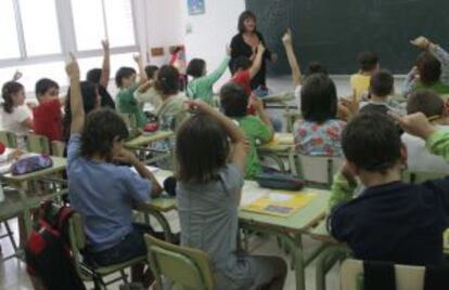 Profesora y alumnos de una clase de 2º de Primaria de la ikastola Jakintza, de Irun.