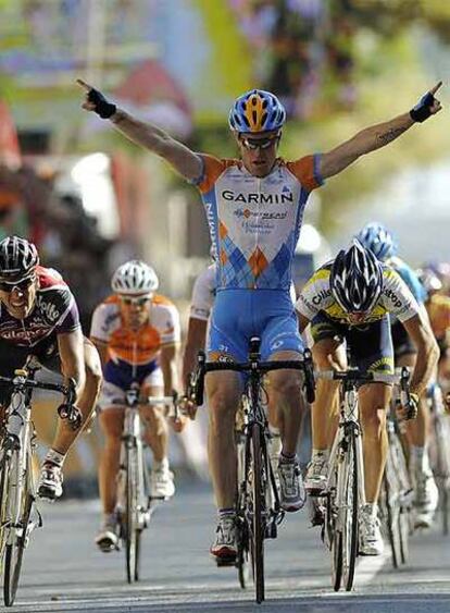 El estadounidense Tyler Farrar, de Rabobank, celebra su victoria.