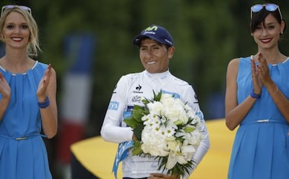 Nairo Quintana, en el podio del Tour, con el maillot de mejor joven