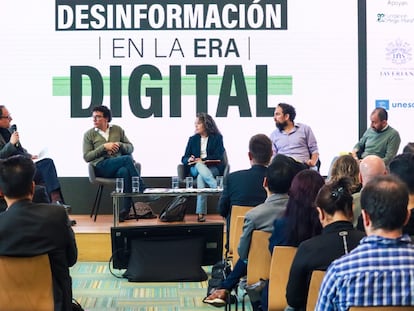 Foro El impacto de la desinformación en la era digital, en Bogotá, el 6 de junio de 2023.