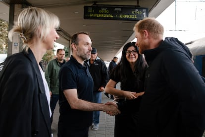 El príncipe Enrique a su llegada hoy a Kiev. 