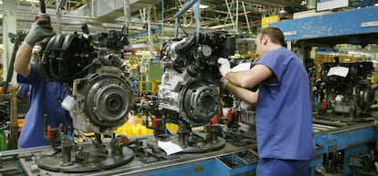En la imagen, una cadena de montaje de la factoria de Ford en Almussafes (Valencia).