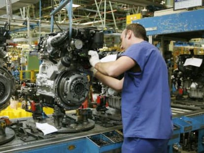 En la imagen, una cadena de montaje de la factoria de Ford en Almussafes (Valencia). 