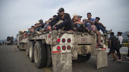 Centro-americanos da caravana de migrantes, no sábado, em Arriaga (Chiapas, México).