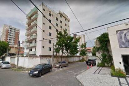 Imagem do edifício residencial antes de desabar.