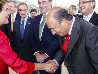 A presidenta Dilma Rousseff cumprimenta Emilio Botín.