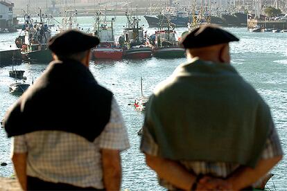 Los bloqueos por la huelga de pescadores se han extendido a puertos del Cantábrico, como el de Bilbao o el de Pasajes (en la foto).