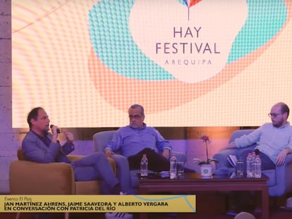 Jan Martínez Ahrens, Jaime Saavedra y Alberto Vergara, en conversación con Patricia del Río, durante el Hay Festvial 2023, en Arequipa (Perú).