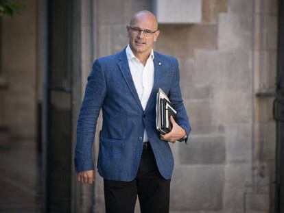 Raül Romeva camino a una reunión del consejo ejecutivo del gobierno catalán.