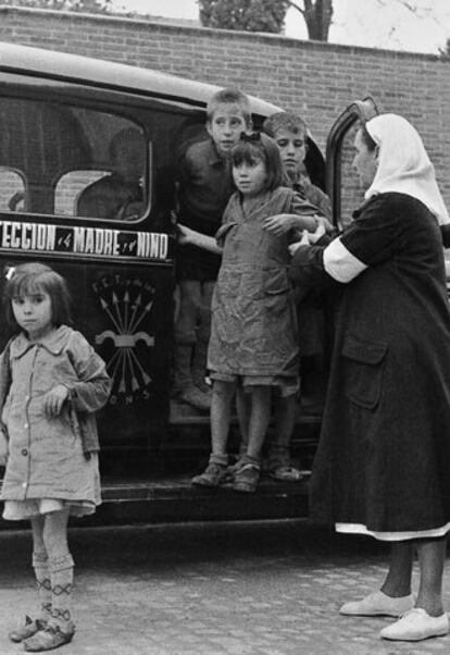 Madrid, 1 de noviembre de 1940. Niños recogidos por Auxilio Social al finalizar la Guerra Civil.