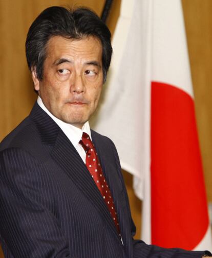 El ministro japonés de Exteriores, Katsuya Okada, durante el anuncio en el que ha confirmado que EE UU y Japón mantuvieron acuerdos secretos durante la Guerra Fría.