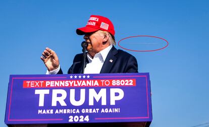 Un proyectil pasa junto a Trump, durante el intento de asesinato en Butler.