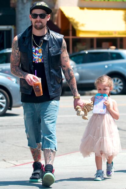 Joel Madden, marido de Nicole Richie, disfruta de la pequeña Harlow que con tan solo cuatro añitos presume de ser toda una princesita.