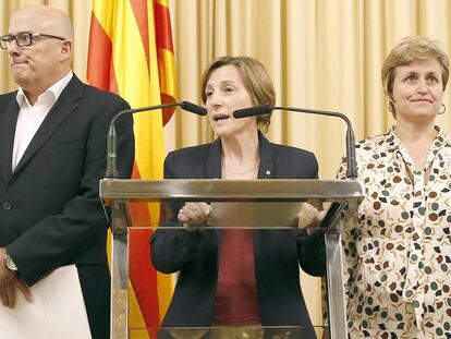 Lluis Corominas, Carme Forcadell y Anna Simó en un acto del Parlament.