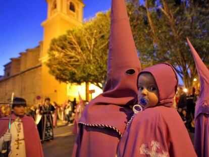 Procesión de Semana Santa en el barrio de El Cabanyal (Valencia).