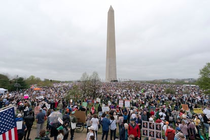 Manifestantes en el Monumento a Washington, en la capital estadounidense.