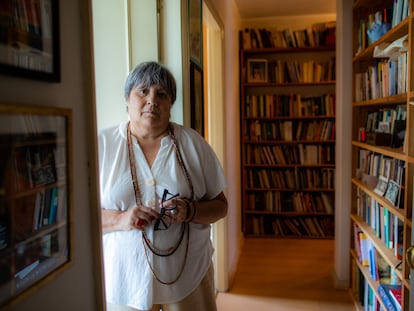 La escritora Ana Luisa Amaral en su vivienda en Matosinhos, a las afueras de Porto (Portugal).