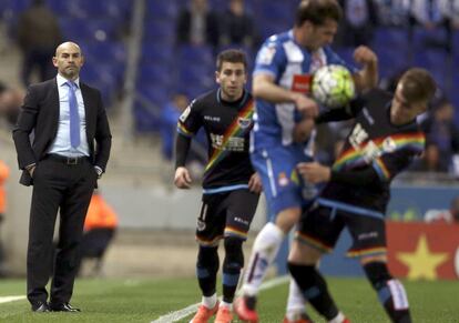 Jemez observa una jugada entre el Espanyol y el Rayo.