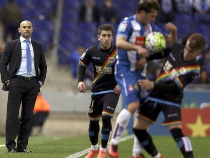 Jemez observa una jugada entre el Espanyol y el Rayo.