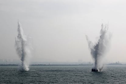 Explosión de minas navales durante un ejercicio militar en la base naval Zuoying de Kaohsiung (Taiwán).