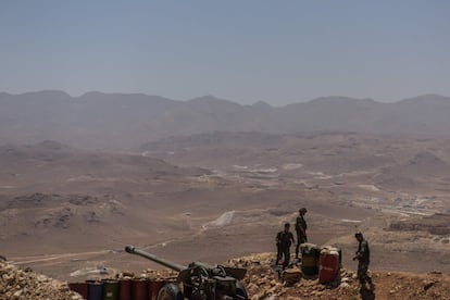 La Fuerzas Armadas Libanesas patrullan las montañas que linda con Arsal para expulsar a los yihadistas el ISIS en agosto de 2017