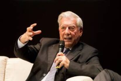 El escritor peruano Mario Vargas Llosa, Premio Nobel de Literatura en 2010, encabezará una delegación de más de 60 poetas, narradores, dramaturgos, ensayistas y periodistas de su país. EFE/Archivo