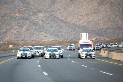 Unos coches de la policía saudí, en julio de 2020 cerca de La Meca.