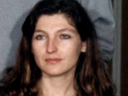 La profesora de lengua y literatura María Natividad Garayo (a la izquierda) tenía 44 años cuando fue asesinada.