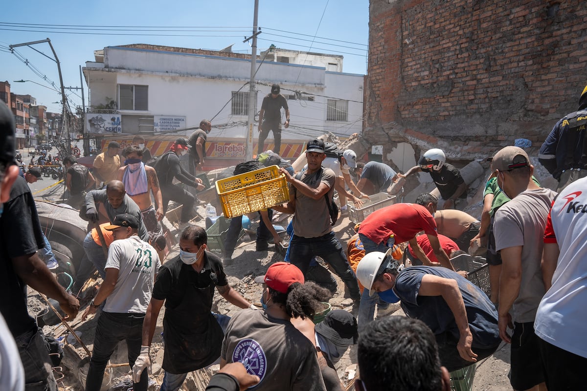 El momento del terremoto en Colombia: edificios colapsados y destrozos al oeste del país