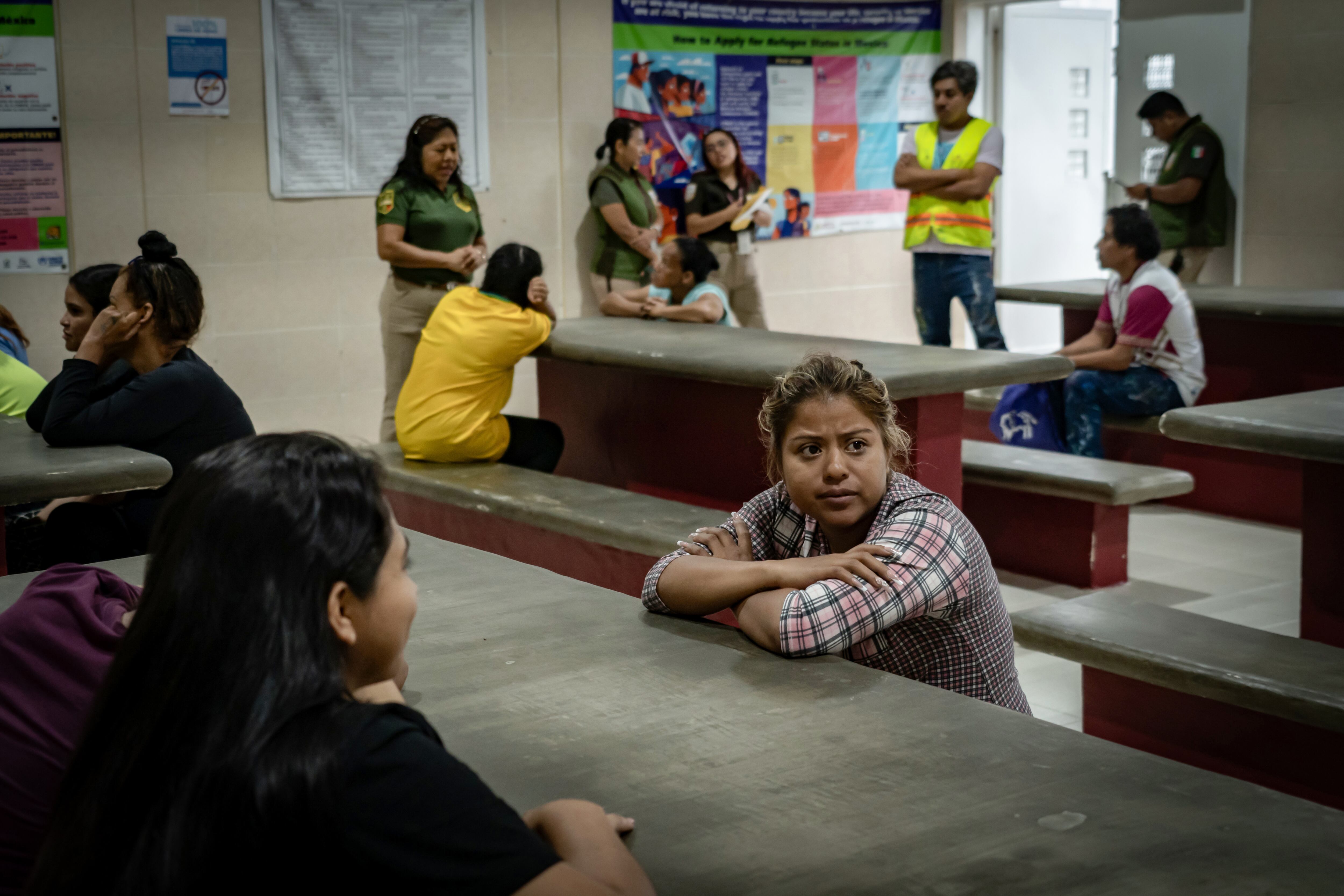 El comedor de la sección de mujeres de la estación migratoria.