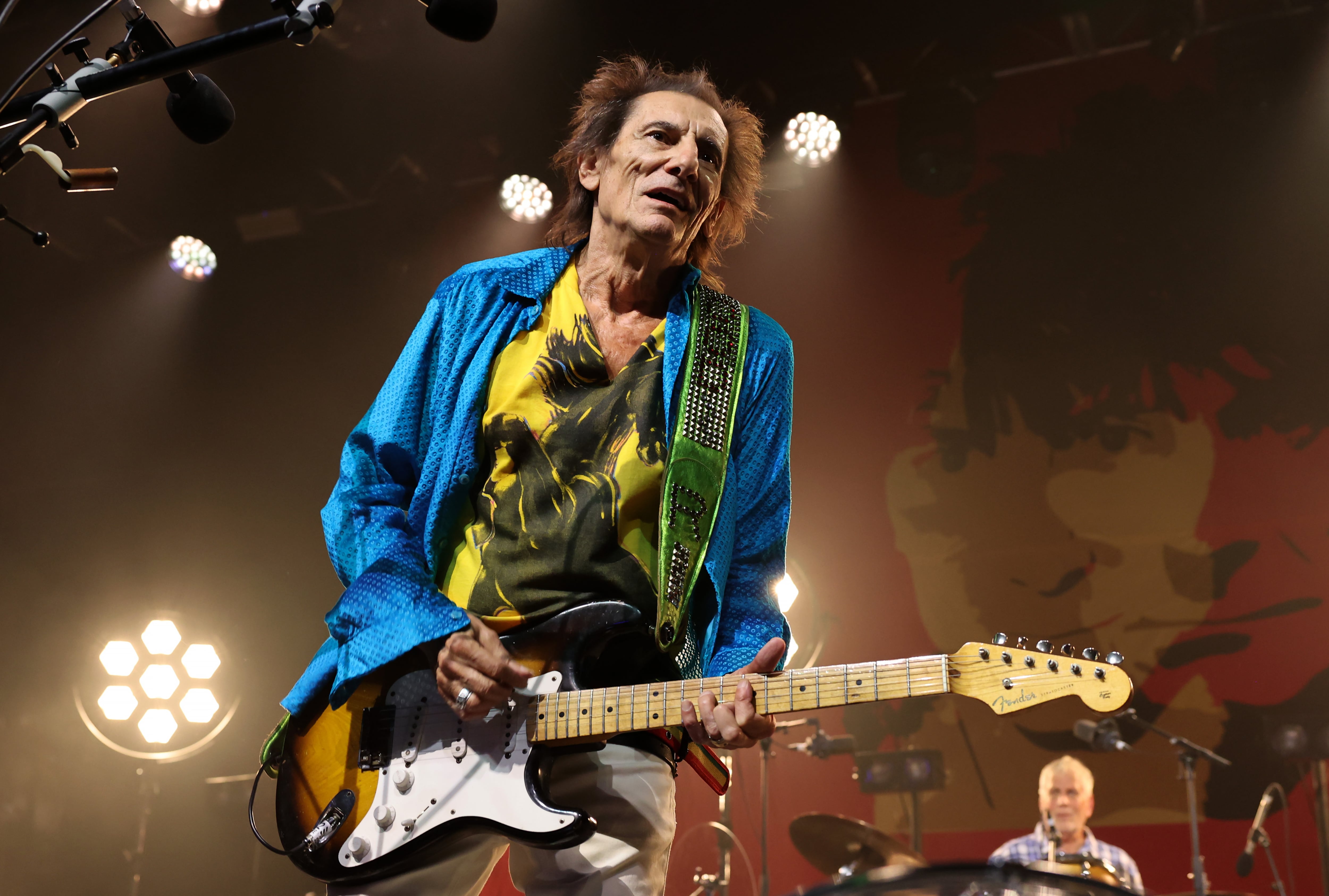 Ronnie Wood en Valladolid: 302.500 euros para ver gratis a un ‘rolling stone’ entre pullas políticas