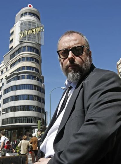 Álex de la Iglesia, fotografiado en marzo en la Gran Vía de Madrid.