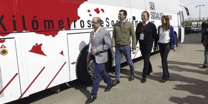 Pedro Sánchez, en la presentación del autobús con el que hará la campaña.