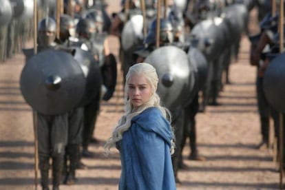 La actriz Emilia Clarke dando vida a Daenerys Targaryen en la serie 'Juego de tronos'.
