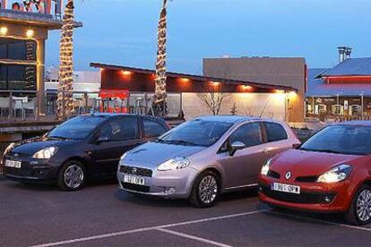 Calidad en pequeño. Ford Fiesta, Fiat Punto y Renault Clio (de izquierda a derecha), tres utilitarios de última generación con motores turbodiésel muy eficientes en prestaciones y consumos.