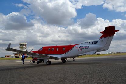 Un avión de Amref Fying Doctors listo para despegar rumbo a una misión desde el aeropuerto Wilson de Nairobi.