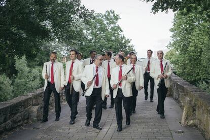 Miembros de la orquesta municipal La Pamplonesa, auténtica banda sonora de los sanfermines.