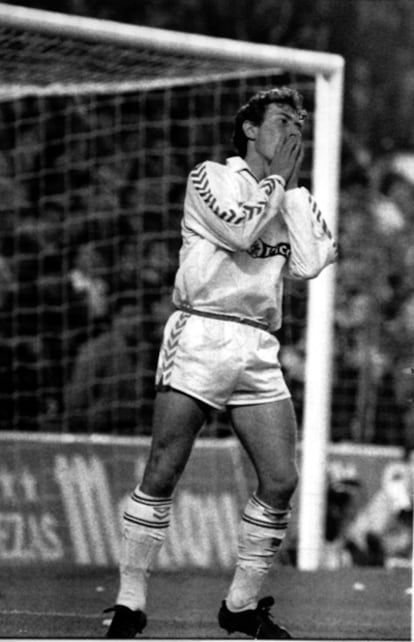 Emilio Butragueño, en la final de la Copa del Rey de 1990, Barcelona - Real Madrid, en Valencia.